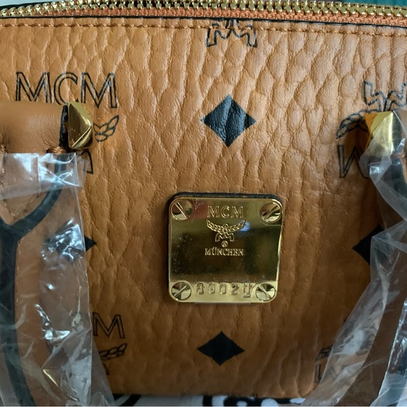 NWT MCM VISETOS MINI BOSTON BAG & CHARM NWT - Picture 5 of 16